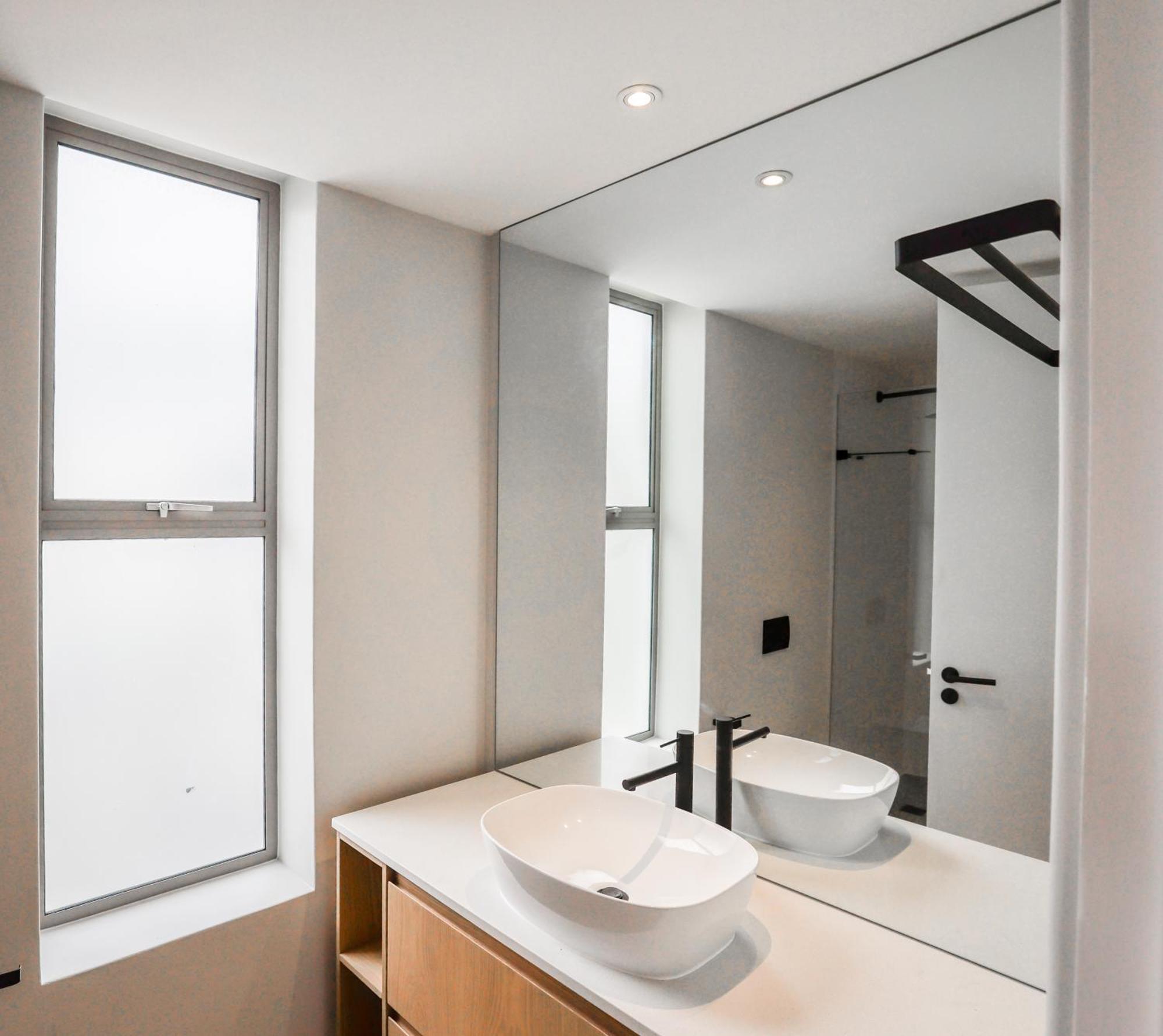 Ocean 9 - Sunset Beachfront Residency เคปทาวน์ ภายนอก รูปภาพ