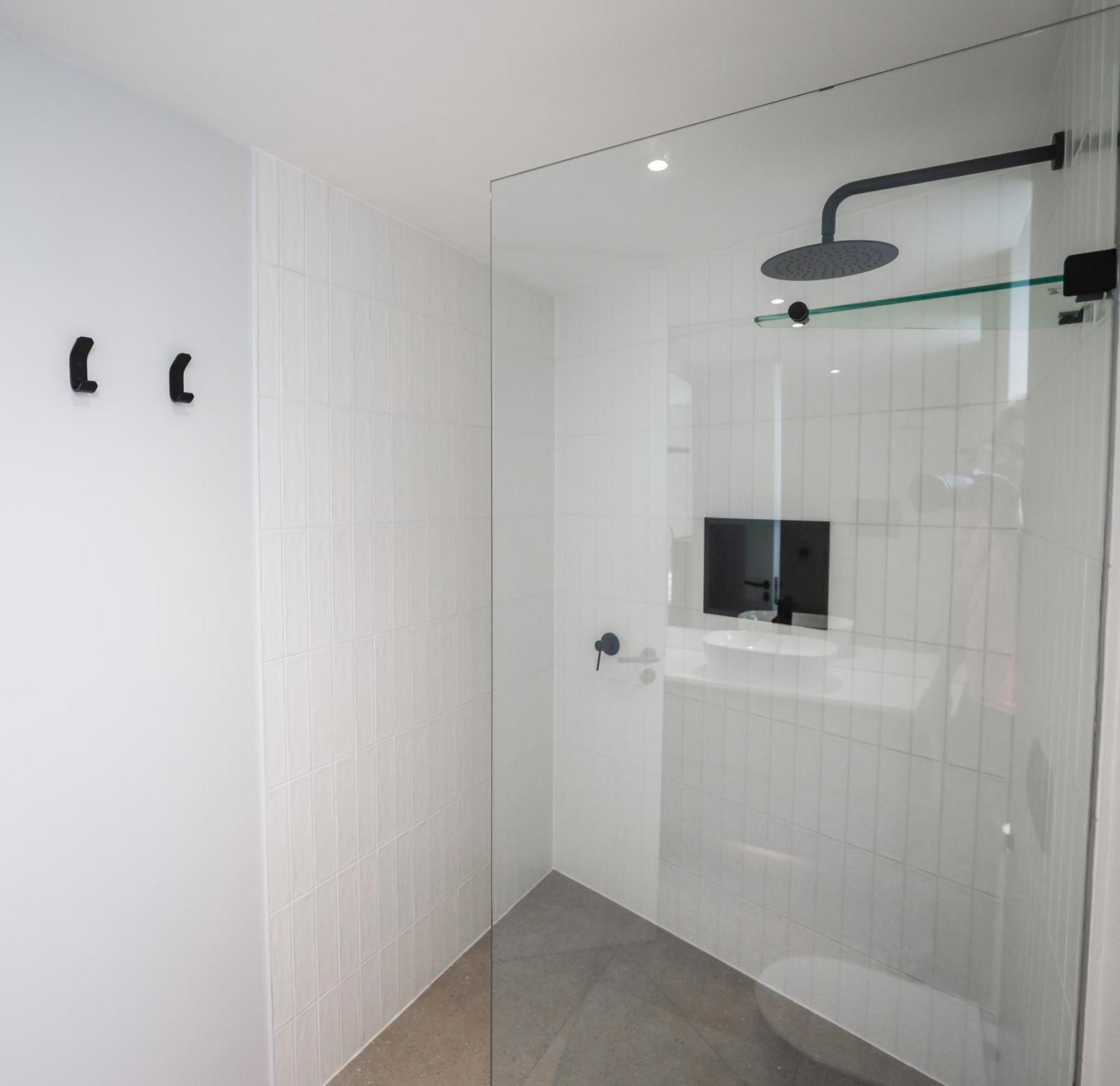 Ocean 9 - Sunset Beachfront Residency เคปทาวน์ ภายนอก รูปภาพ
