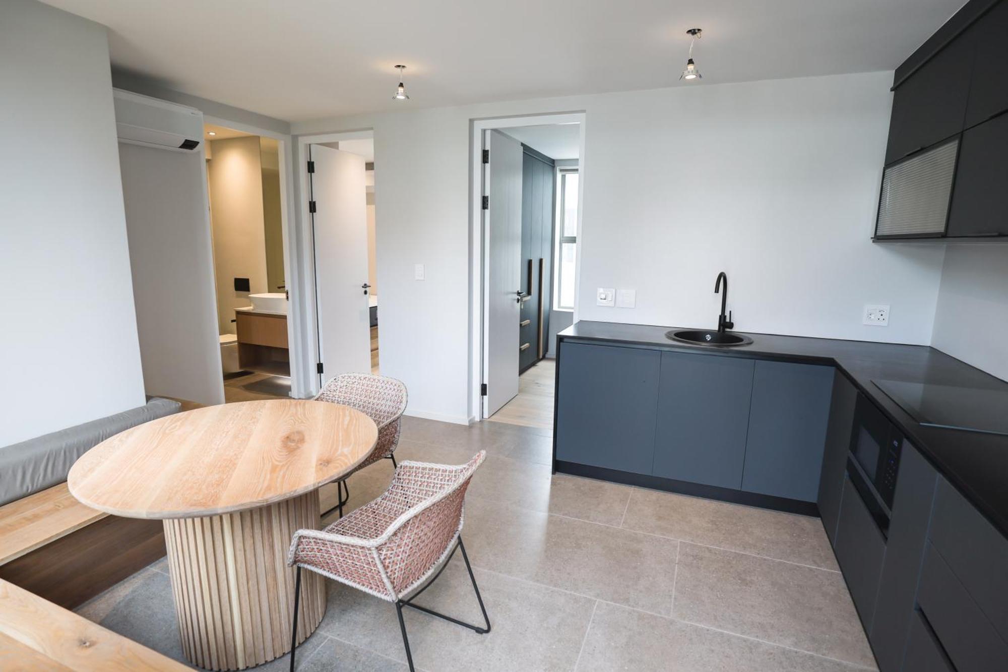 Ocean 9 - Sunset Beachfront Residency เคปทาวน์ ภายนอก รูปภาพ