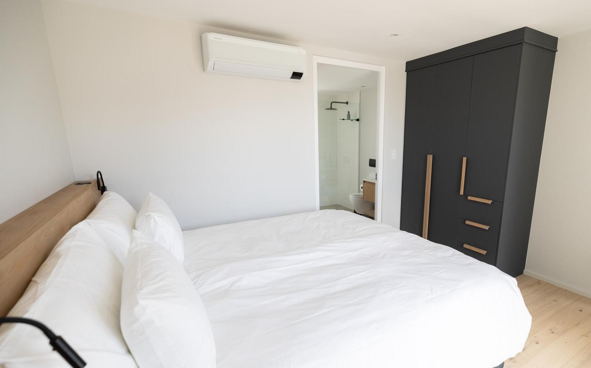 Ocean 9 - Sunset Beachfront Residency เคปทาวน์ ภายนอก รูปภาพ