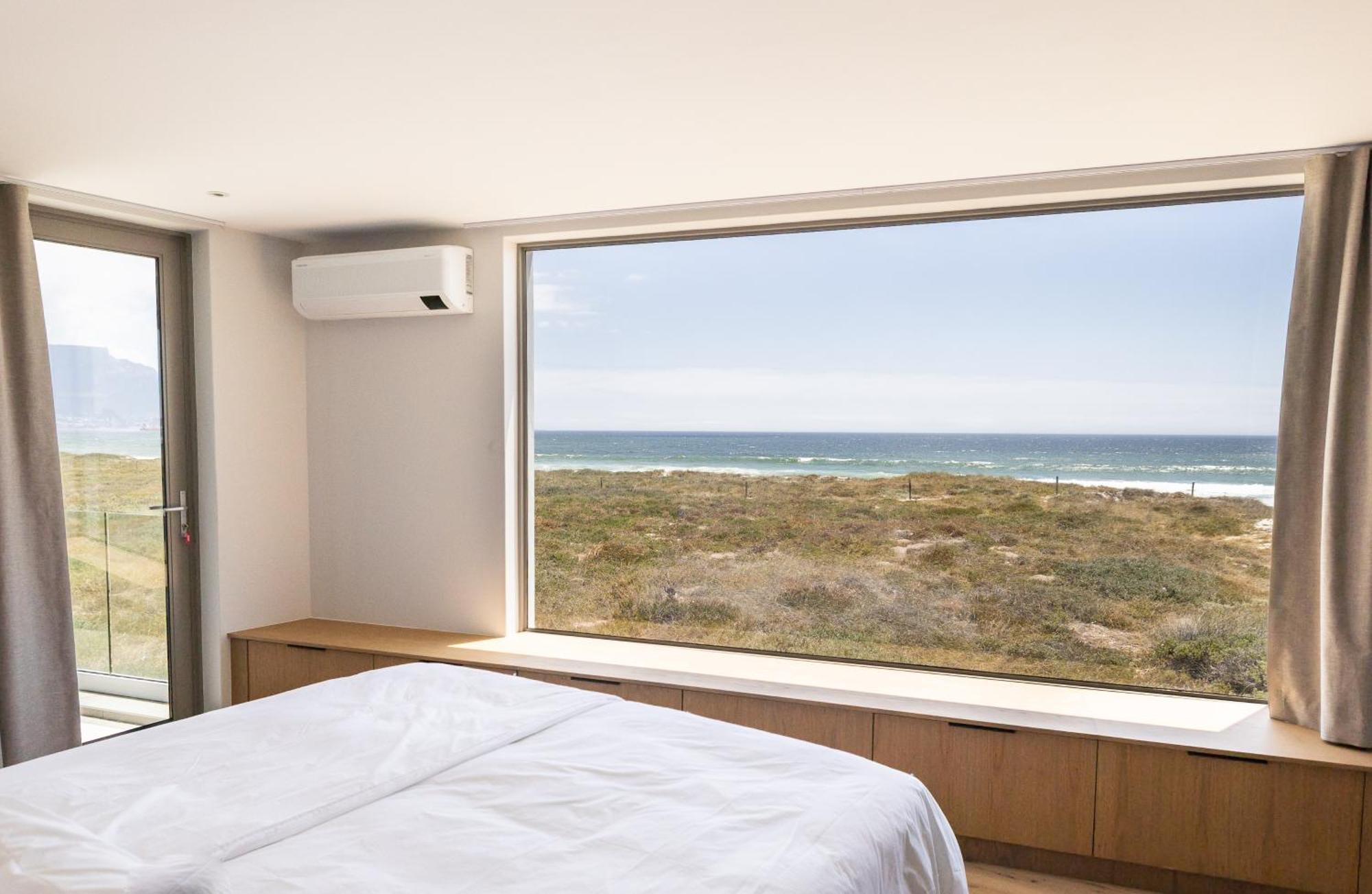 Ocean 9 - Sunset Beachfront Residency เคปทาวน์ ภายนอก รูปภาพ