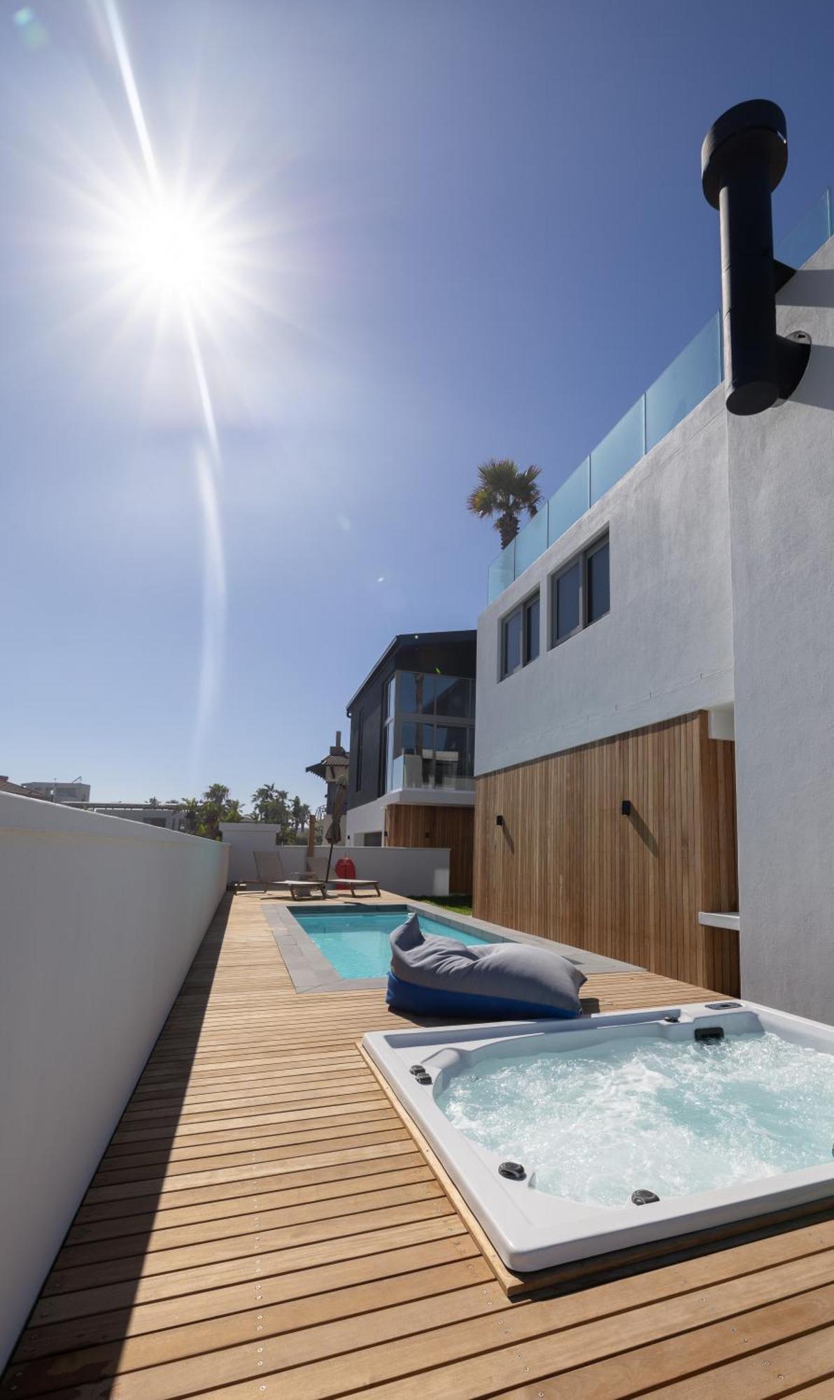 Ocean 9 - Sunset Beachfront Residency เคปทาวน์ ภายนอก รูปภาพ