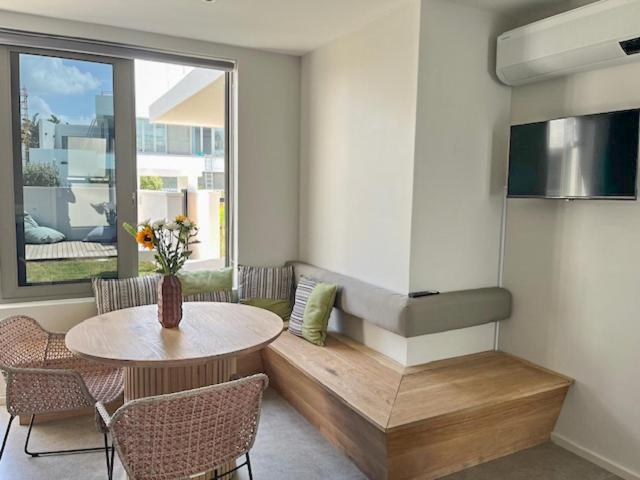 Ocean 9 - Sunset Beachfront Residency เคปทาวน์ ภายนอก รูปภาพ