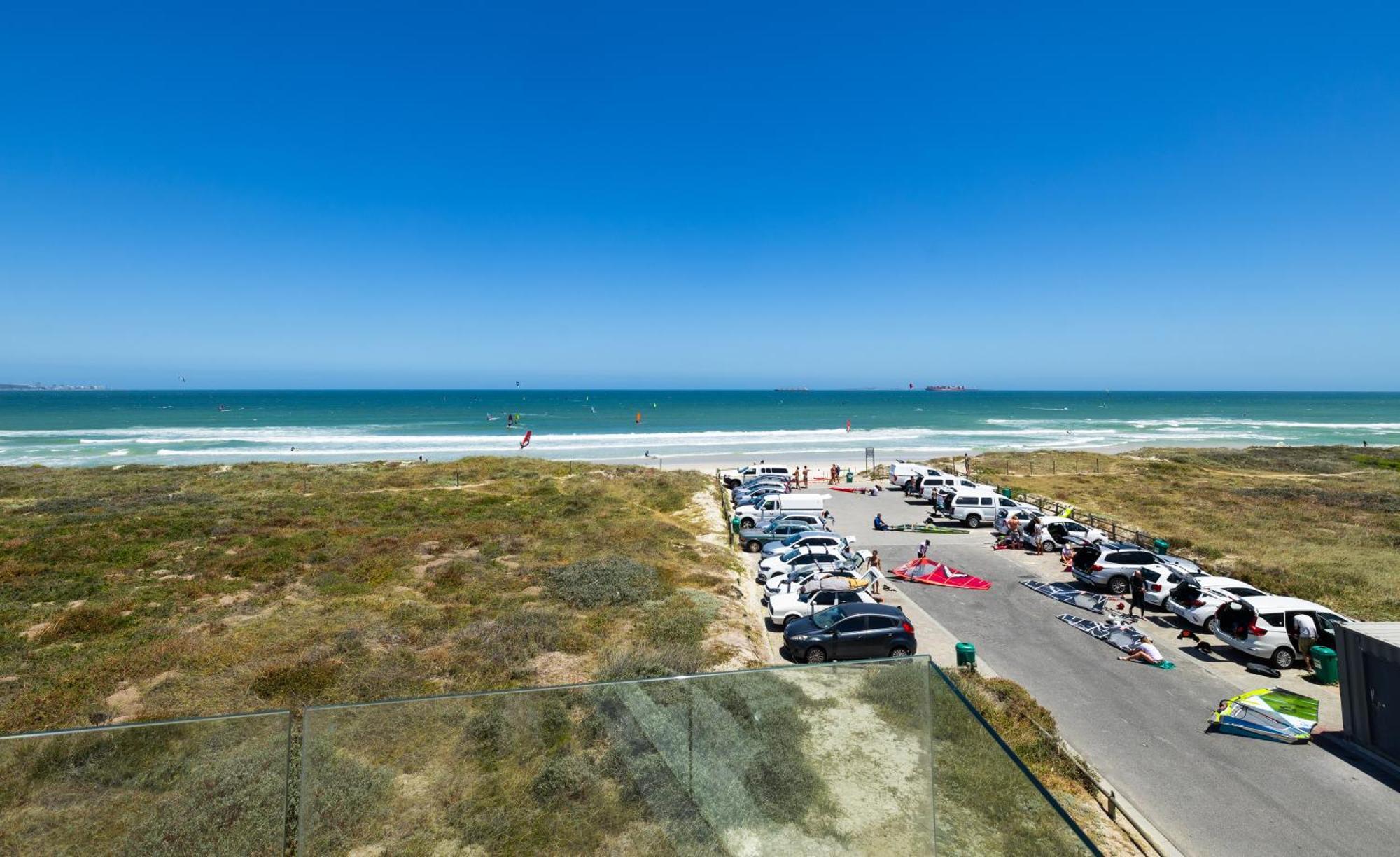 Ocean 9 - Sunset Beachfront Residency เคปทาวน์ ภายนอก รูปภาพ