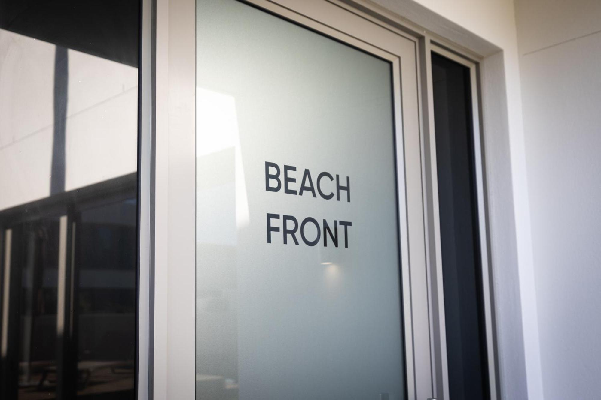 Ocean 9 - Sunset Beachfront Residency เคปทาวน์ ภายนอก รูปภาพ